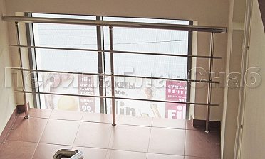 Межэтажное ограждение окна из нержавейки купить в Москве