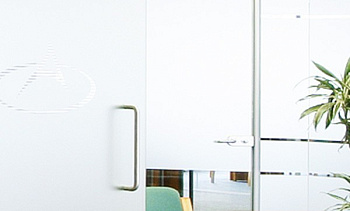 Перегородки из стекла в интерьере офиса в Москве. Готовые проекты ПерилаГлавСнаб