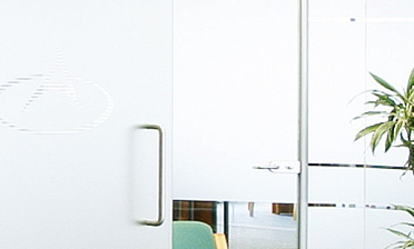 Перегородки из стекла в интерьере офиса купить в Москве