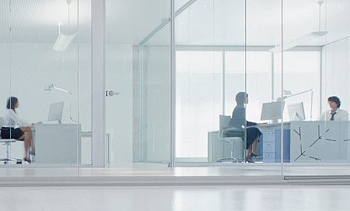 Стеклянные прозрачные перегородки в офис премиум в Москве. Готовые проекты ПерилаГлавСнаб