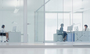 Стеклянные прозрачные перегородки в офис премиум купить в Москве