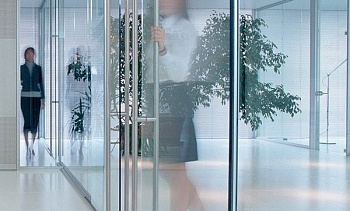 Перегородки в офис с прозрачным стеклом премиум в Москве. Готовые проекты ПерилаГлавСнаб