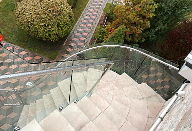 Стеклянные ограждения для улицы купить в Москве