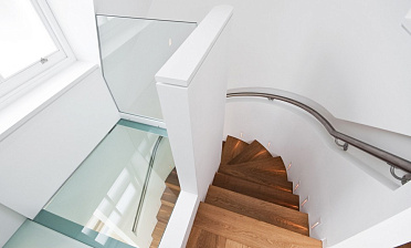 Стеклянный потолок в двухъярусной квартире купить в Москве