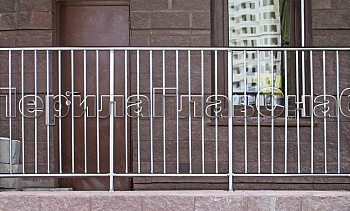 Перила на балкон с вертикальным заполнением в Москве. Готовые проекты ПерилаГлавСнаб Перила на балкон с вертикальным заполнением в Москве. Готовые проекты ПерилаГлавСнаб