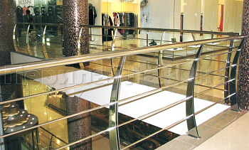 Ограждение со стеклом или четырьмя ригелями на стойках из  нержавейки в Москве. Готовые проекты ПерилаГлавСнаб