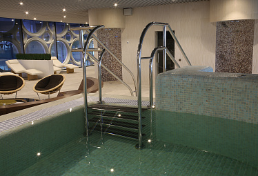 Ограждения и поручни из нержавеющей стали для бассейна, бани и сауны купить в Москве