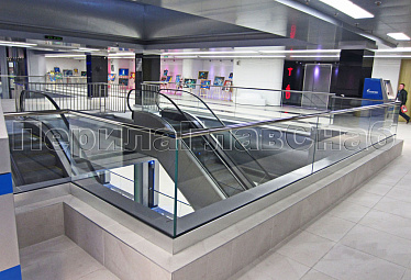 Стеклянные перила для атриумов купить в Москве