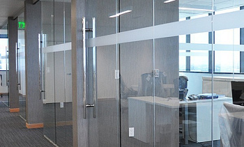 Цельностеклянные перегородки для офиса в Москве. Готовые проекты ПерилаГлавСнаб