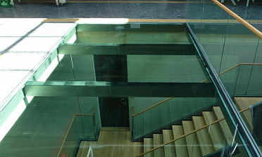 Стеклянный потолок в бизнес-центре купить в Москве