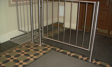 Ограждение лестниц для детей с вертикальным заполнением купить в Москве