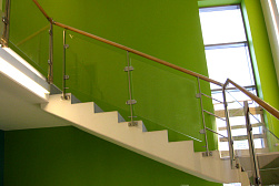 Стеклянные перила для колодезных лестниц в Москве. Готовые проекты ПерилаГлавСнаб - фото 12