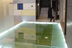 Стеклянные полы с подсветкой в Москве. Готовые проекты ПерилаГлавСнаб - фото 1