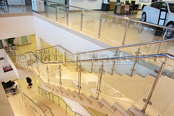 Стеклянные ограждения для торговых  и бизнес центров в Москве. Готовые проекты ПерилаГлавСнаб - фото 25