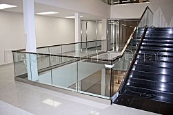 Стеклянные ограждения для торговых  и бизнес центров в Москве. Готовые проекты ПерилаГлавСнаб - фото 16