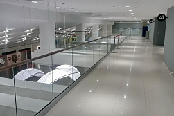 Стеклянные ограждения для торговых  и бизнес центров в Москве. Готовые проекты ПерилаГлавСнаб - фото 3