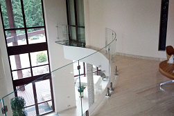 Стеклянные перила для атриумов в Москве. Готовые проекты ПерилаГлавСнаб - фото 5