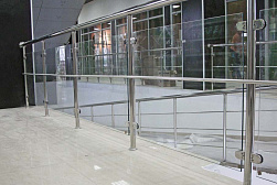 Стеклянные перила для атриумов в Москве. Готовые проекты ПерилаГлавСнаб - фото 12