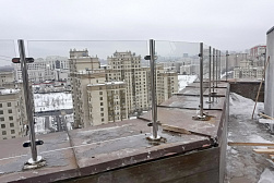 Цельностеклянные ограждения для крыш в Москве. Готовые проекты ПерилаГлавСнаб - фото 8